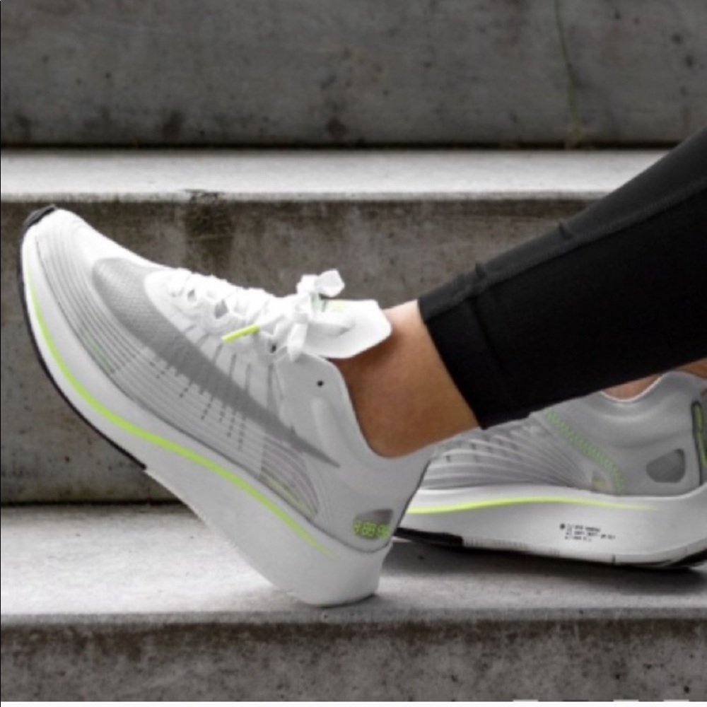 NWT Women’s Nike Zoom Fly SP - Picture 4 of 8